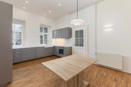 Ljubljana – Meščansko stanovanje v centru mesta