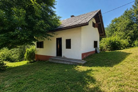 Idrija z okolico – Hiša z razgledom na okoliške hribe in neokrnjeno naravo
