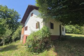 Idrija z okolico – Hiša z razgledom na okoliške hribe in neokrnjeno naravo