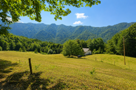 Idrija z okolico – Hiša z razgledom na okoliške hribe in neokrnjeno naravo