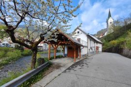 Idrija okolica –  Hiša ob reki